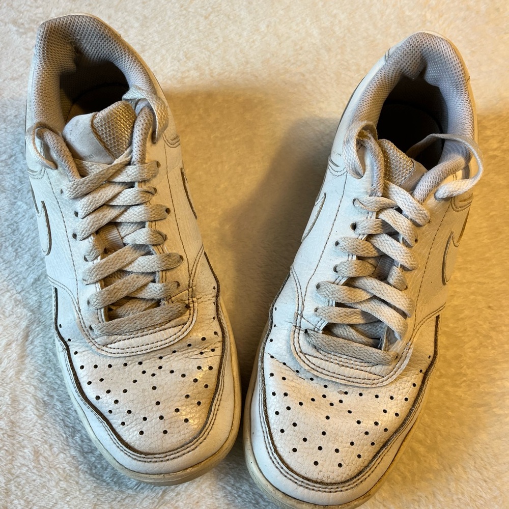 Nike Women's White Low-Top Lace-Up Sneakers